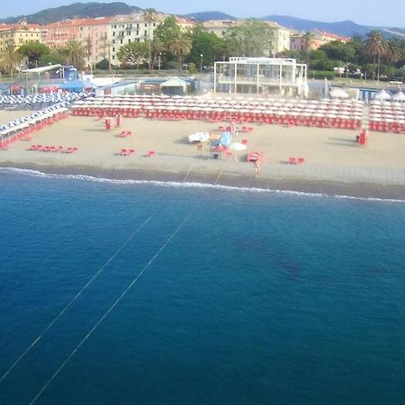 Savona Magnifico Sole Mare 150 M Wifi Climatcontrol Apartment Bagian luar foto