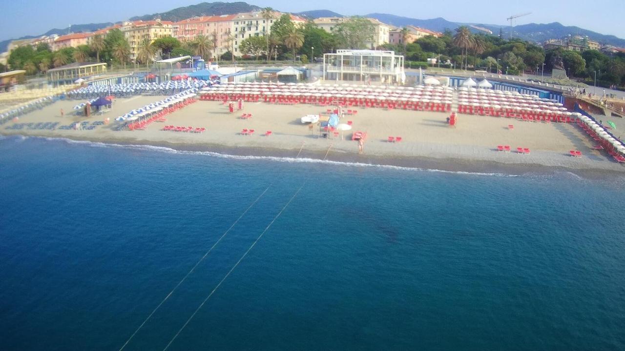 Savona Magnifico Sole Mare 150 M Wifi Climatcontrol Apartment Bagian luar foto