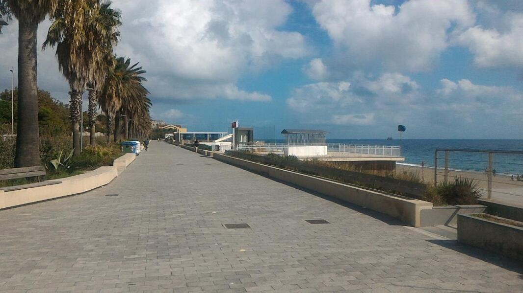 Savona Magnifico Sole Mare 150 M Wifi Climatcontrol Apartment Bagian luar foto