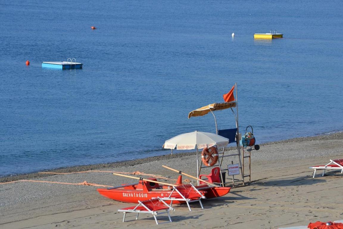 Savona Magnifico Sole Mare 150 M Wifi Climatcontrol Apartment Bagian luar foto